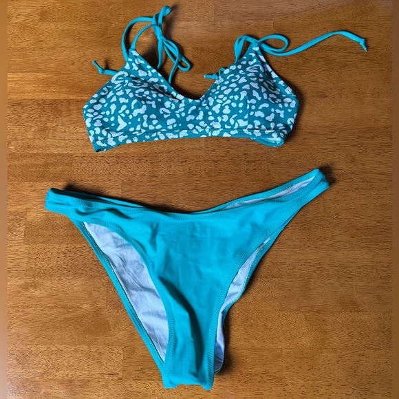 Cupshe Teal and White Bikini Set Size L - Picture 1 of 4